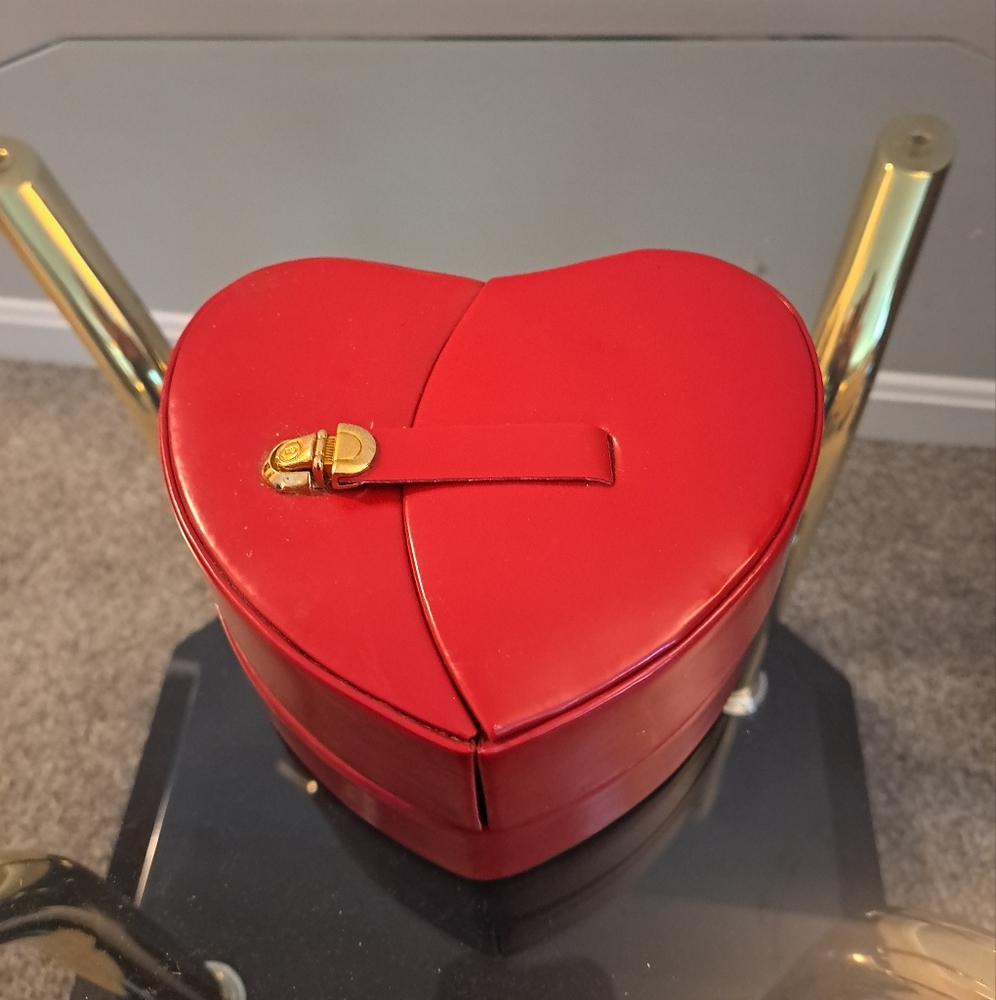Wolf design Heart Jewelry Box